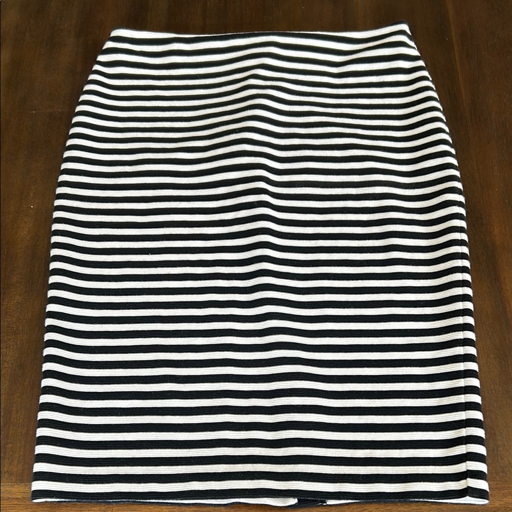 Black and White Striped stretchy pencil Women's Skirt size 8